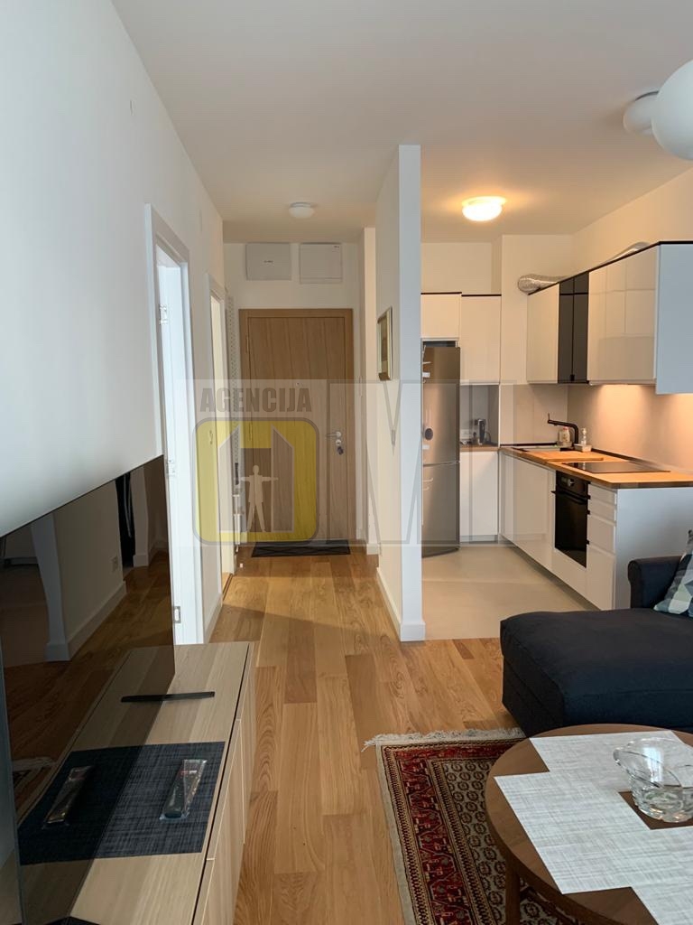 A Rudara, novo, lux, 2.0, 52m, 600€