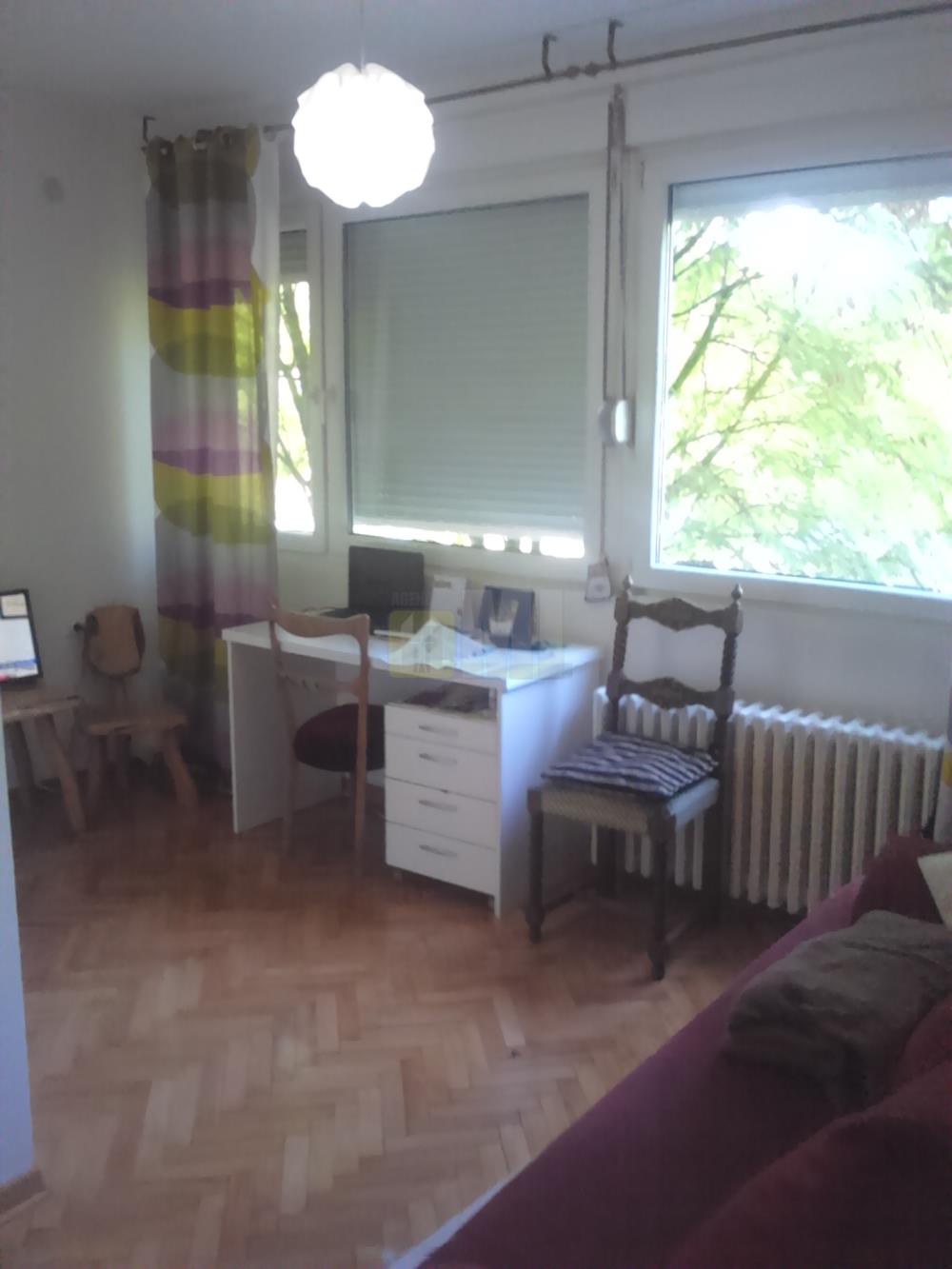 Blok 45, dvoiposoban , namešten, sa garažom