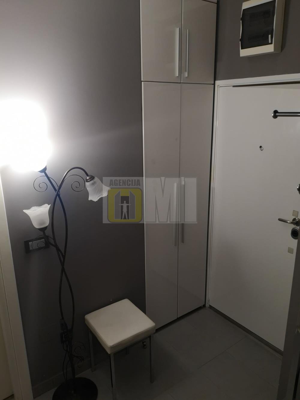 Blok 70, prizemlje 46+30kvm