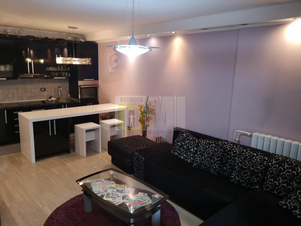Blok 70, prizemlje 46+30kvm