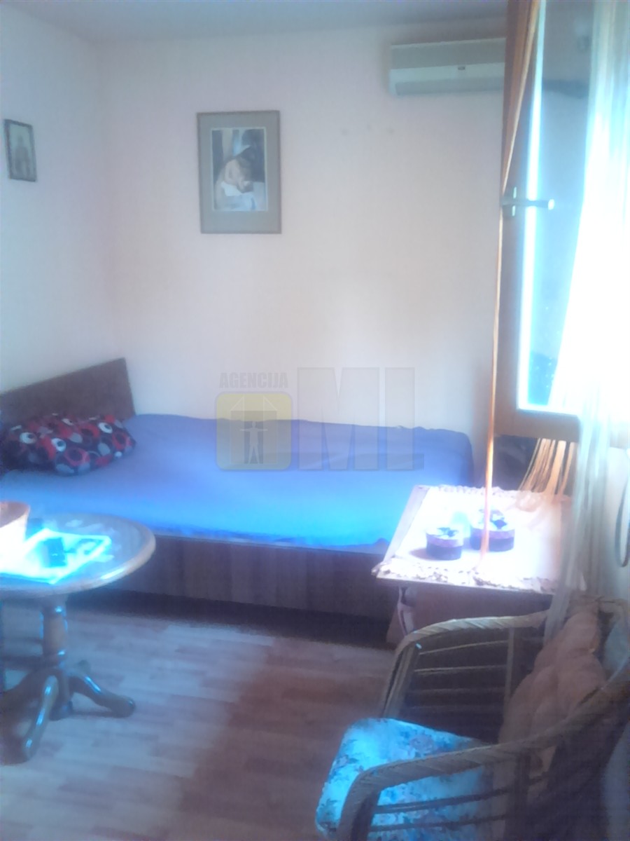 Centar , Crnogorska, penthouse