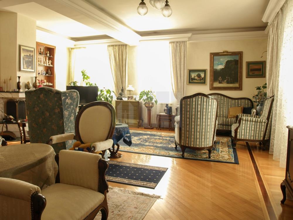 EKSKLUZIVNA VILA na Lekinom Brdu