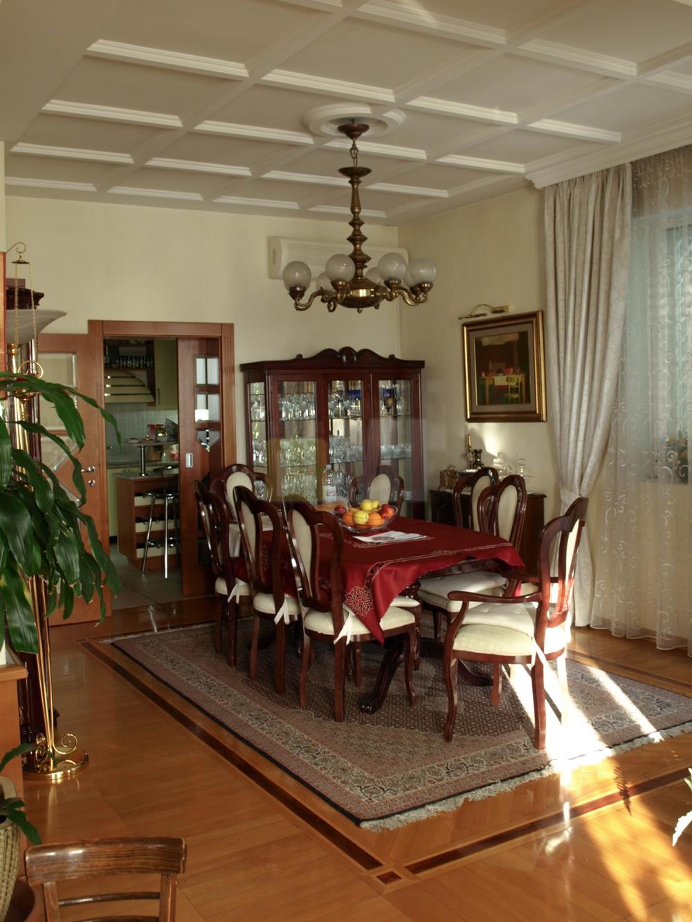 EKSKLUZIVNA VILA na Lekinom Brdu