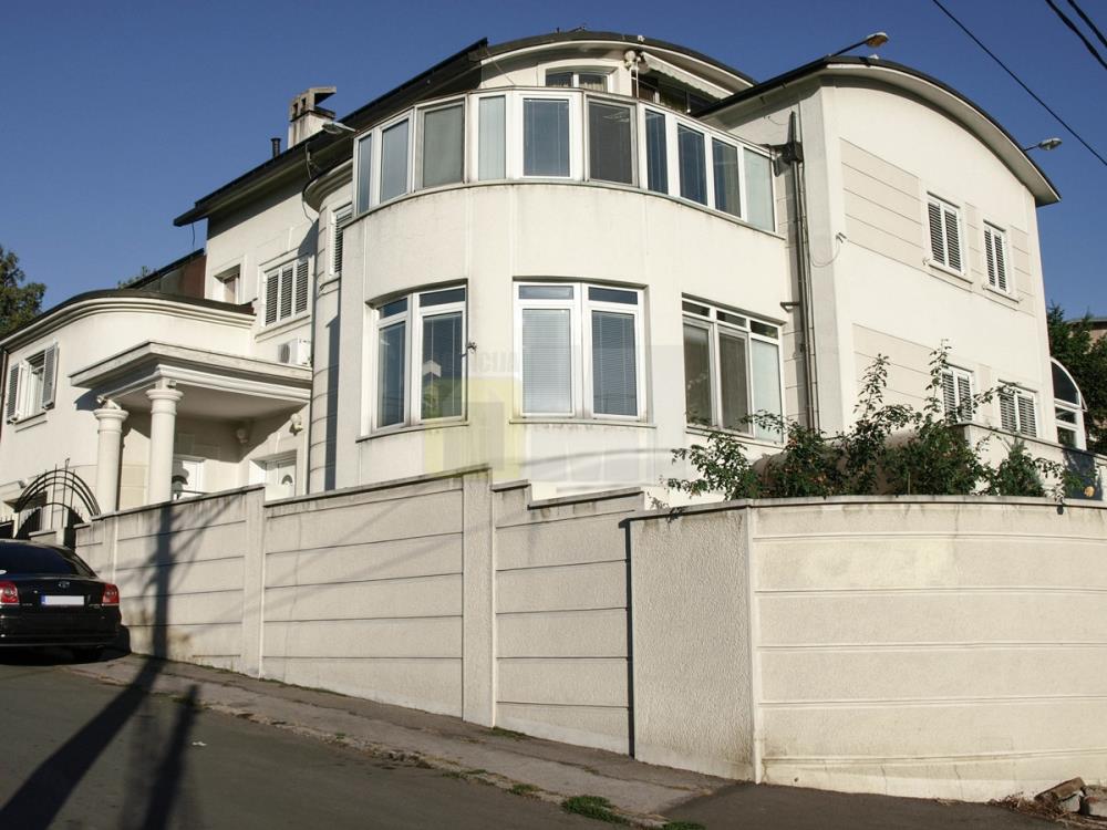 EKSKLUZIVNA VILA na Lekinom Brdu