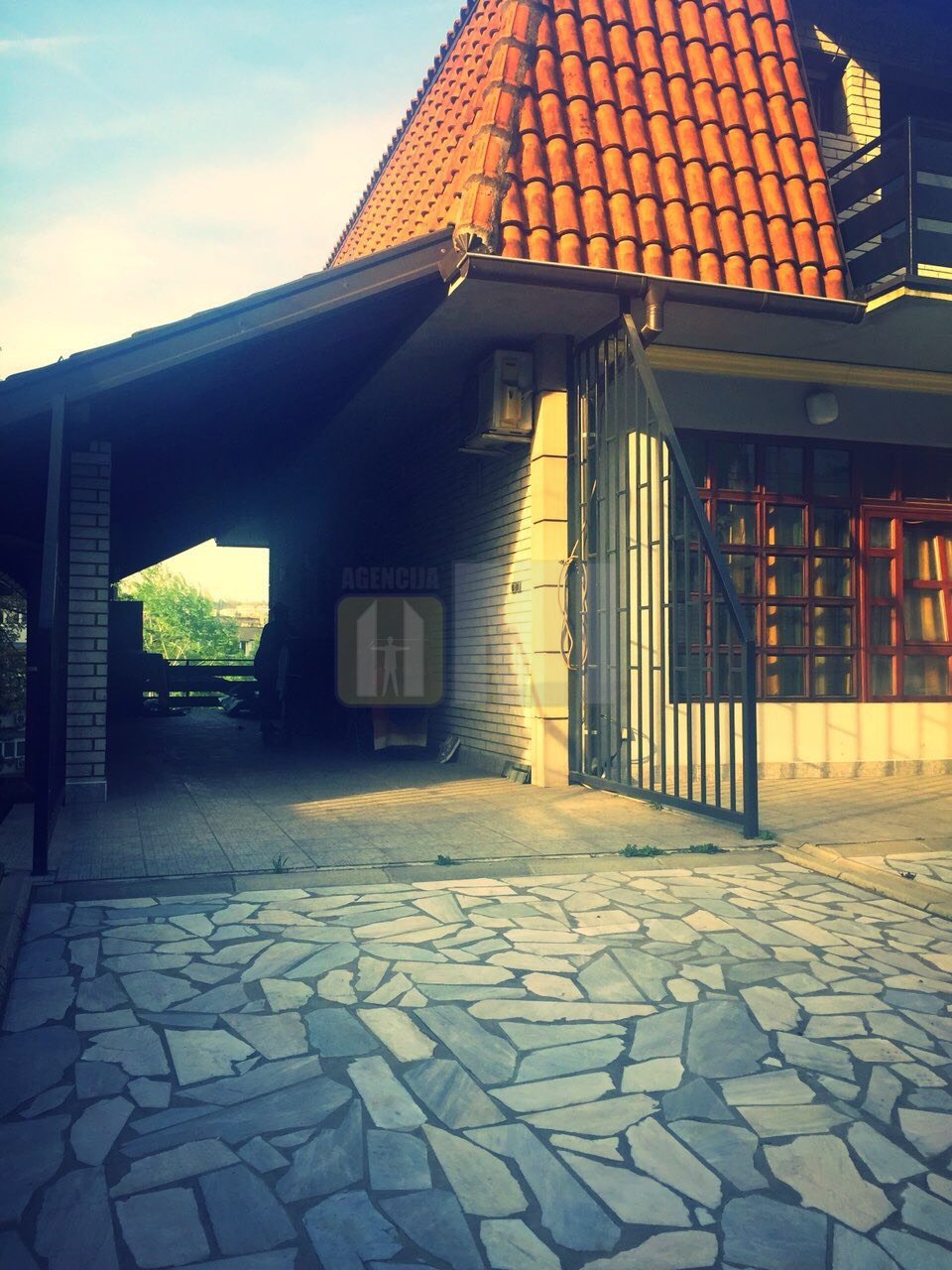 Kuća , Kanarevo brdo,, 397+51m, 250.000 uknjiž.