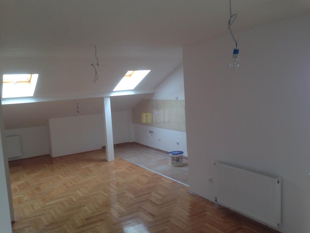 Ledine- četvorosoban, samo 700€/m2