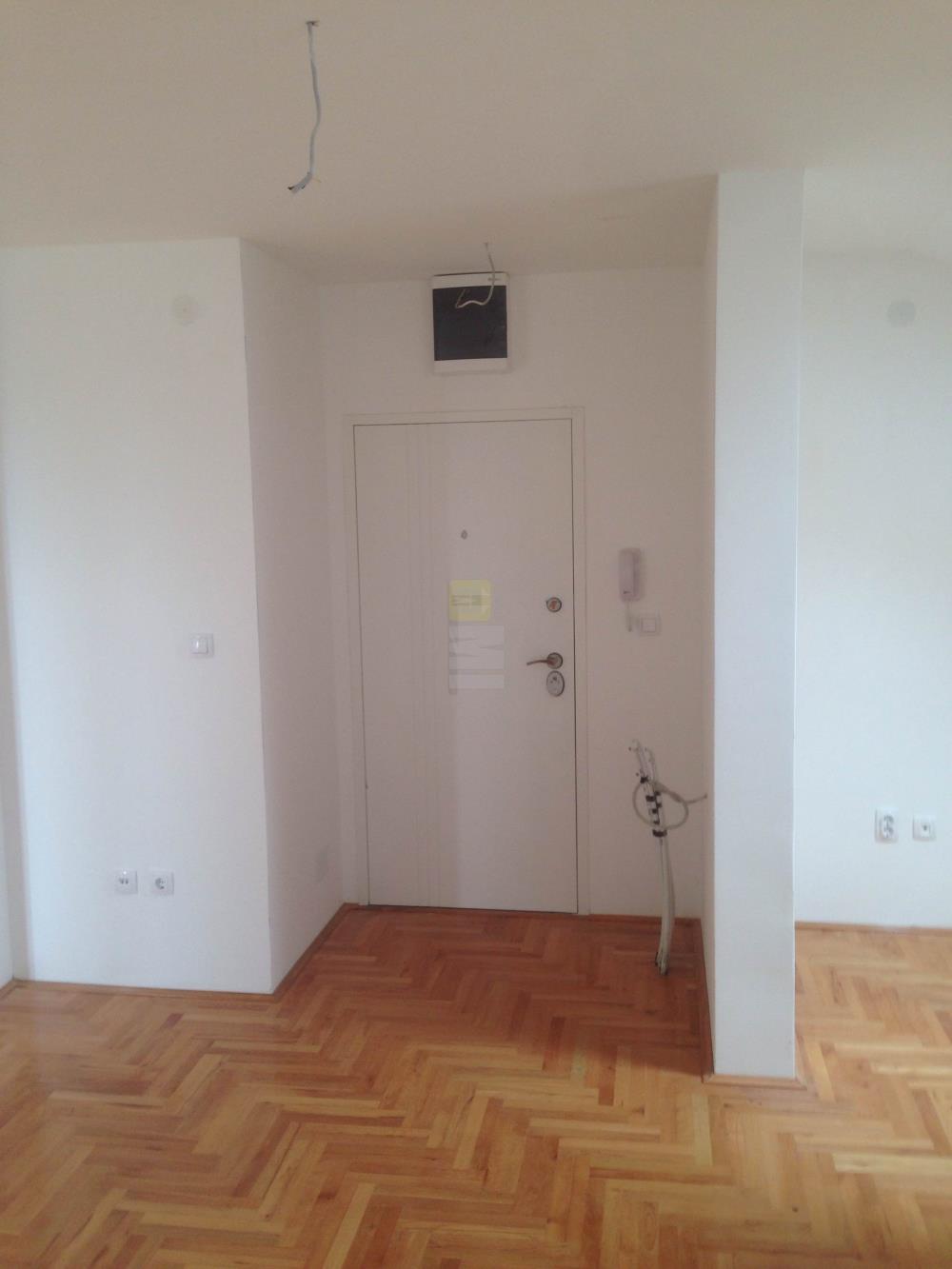 Ledine- četvorosoban, samo 700€/m2