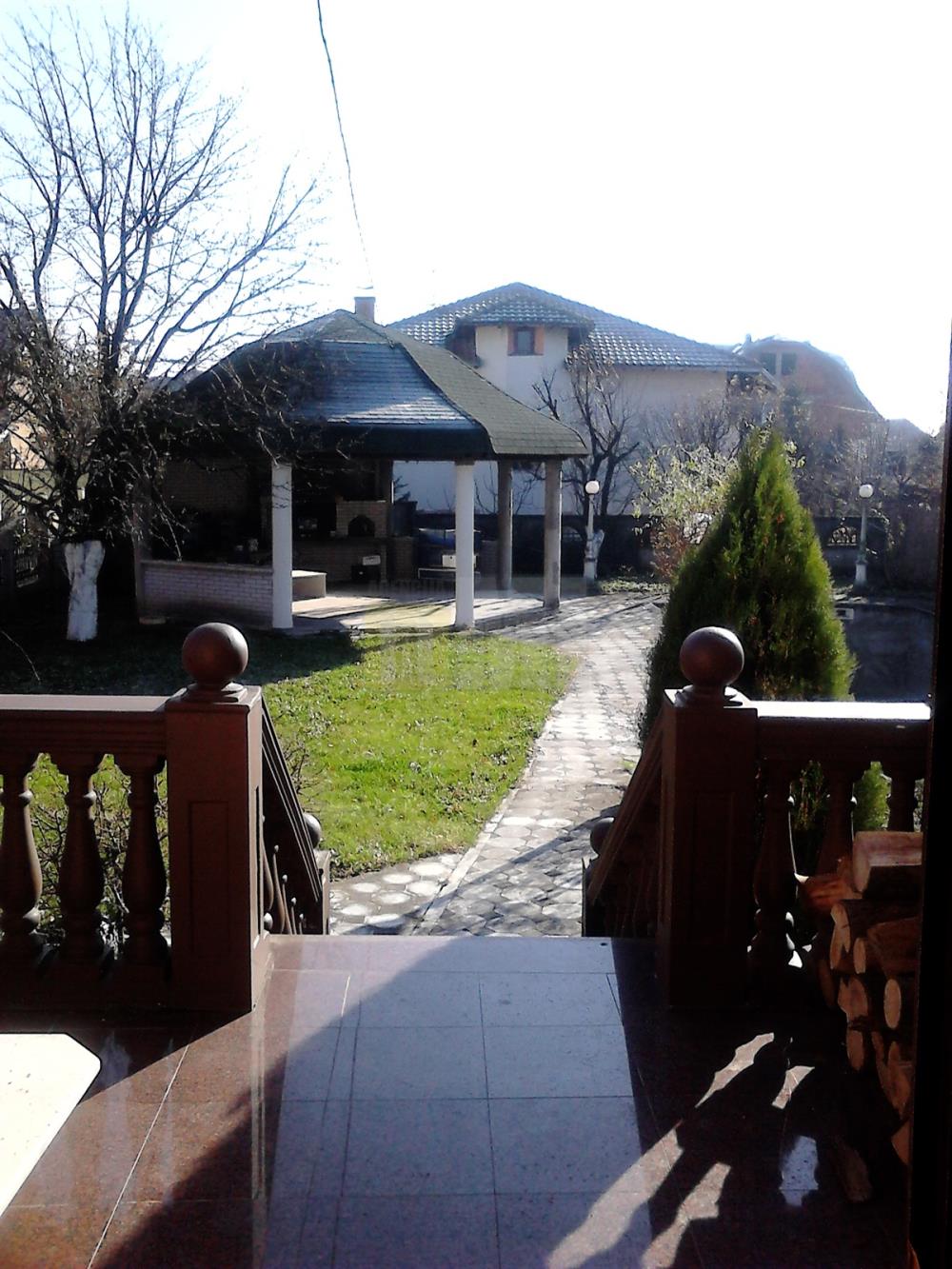 Ledine , LUX kuća sa bazenom+12 ari