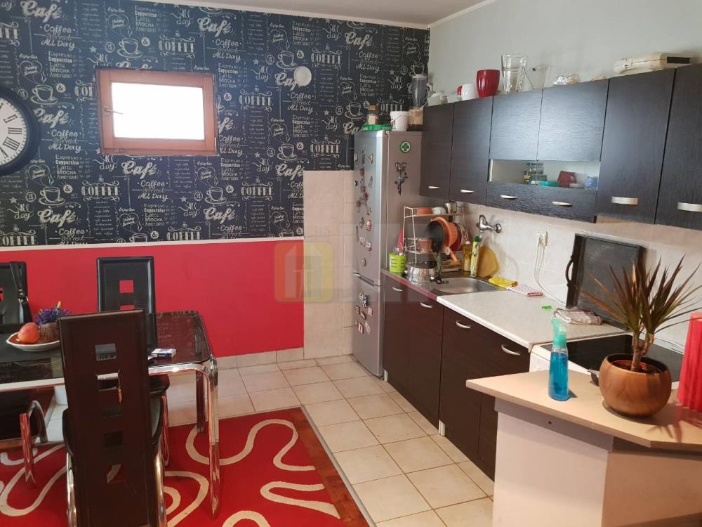 Ledine-dva stana po 75m+ 6 ari