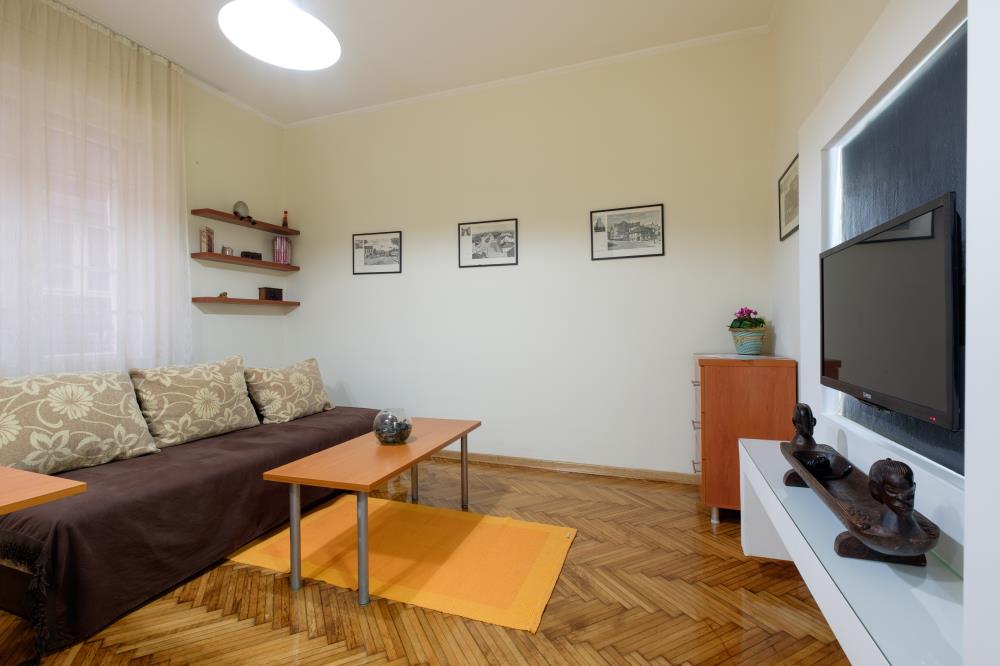 NA DAN - Kraljice Natalije 1,5soban 37m2, 35e/dan ***