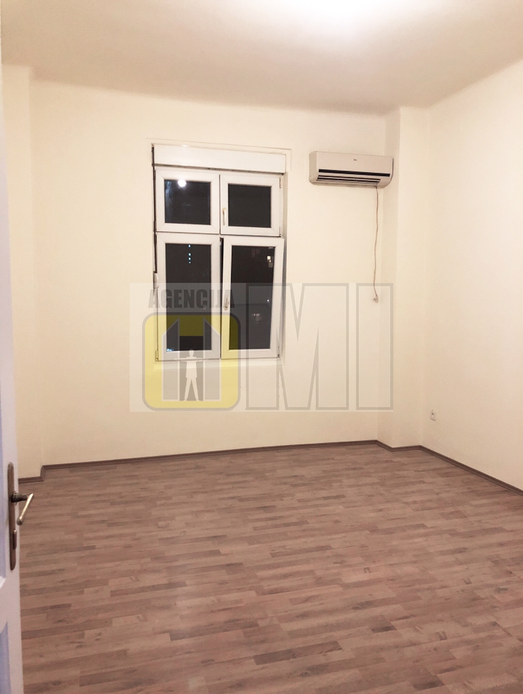 Ruzveltova,Trosoban 69+11 kvm , SALONAC