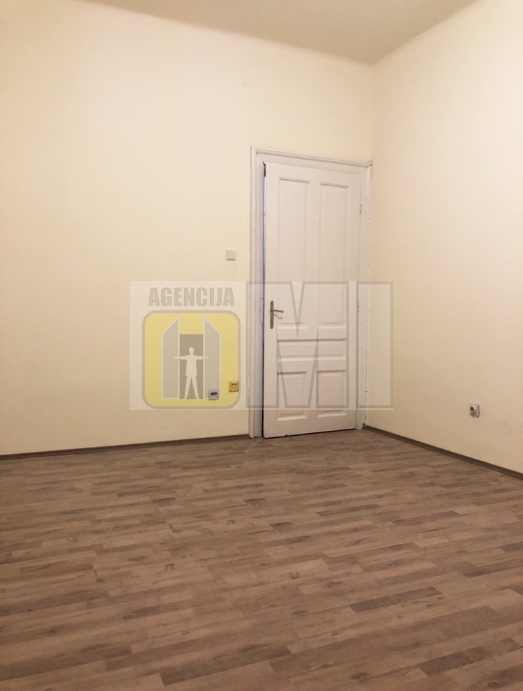 Ruzveltova,Trosoban 69+11 kvm , SALONAC