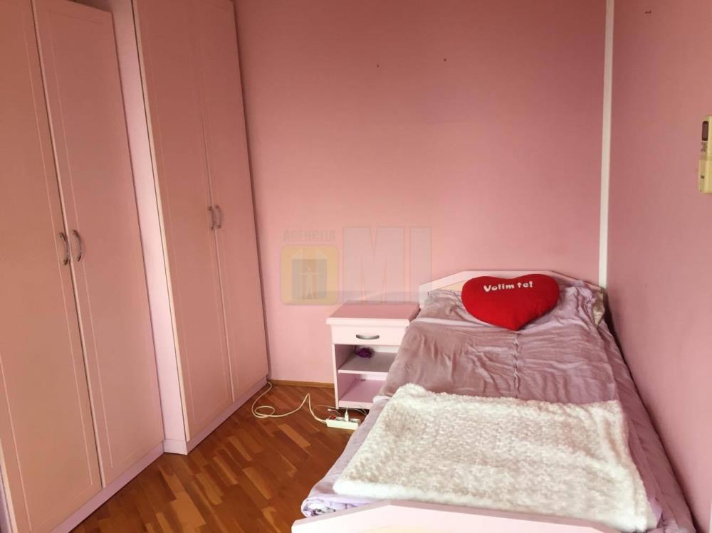 Surčin, kuća 205 vkvm+ 4,8 ari