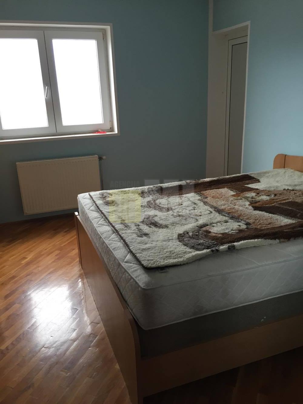 Surčin, kuća 205 vkvm+ 4,8 ari