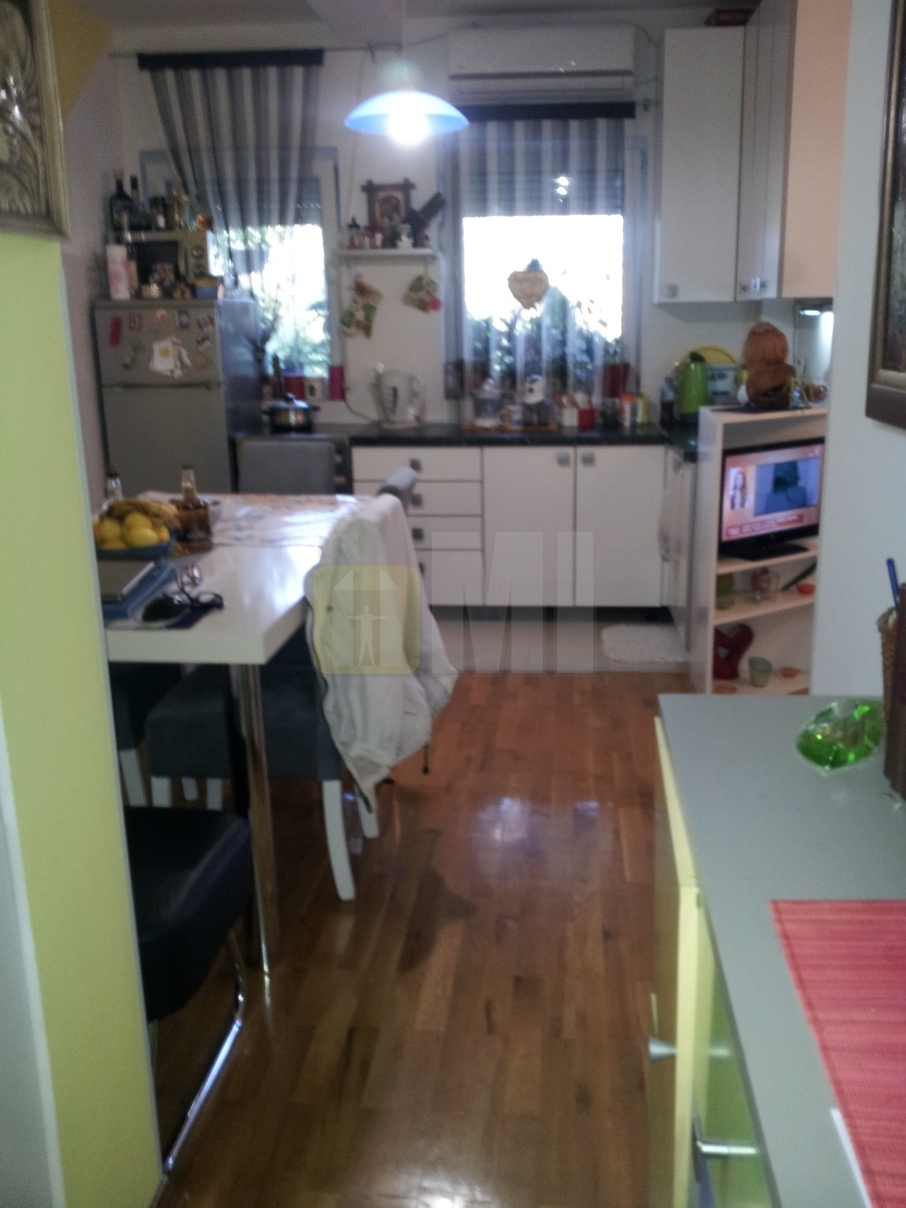 Višnjička banja, D Lukića, 2.5, 52+9m