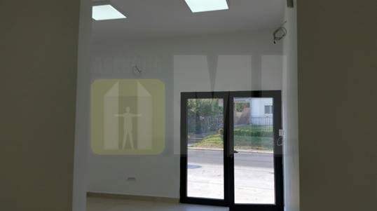VRČIN PP izdavanje , 270+30+300m , pored Auto-puta