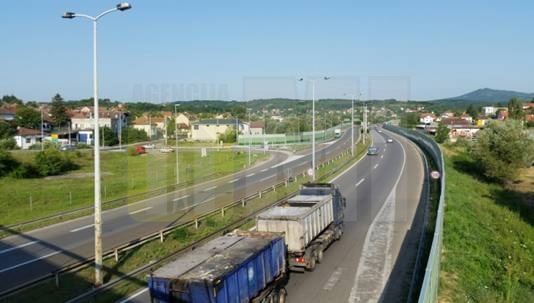 VRČIN PP izdavanje , 270+30+300m , pored Auto-puta