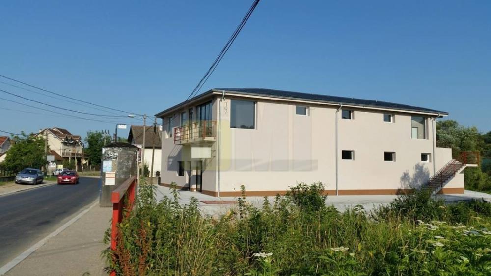 VRČIN PP izdavanje , 270+30+300m , pored Auto-puta