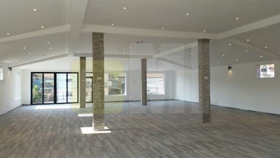 VRČIN PP izdavanje , 270+30+300m , pored Auto-puta