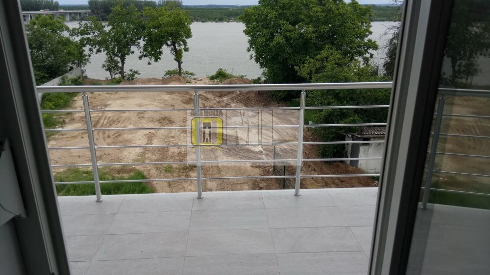 Zemun, Dunav, 2.5, 72m2, 2/4, prazan, useljiv, NOVO