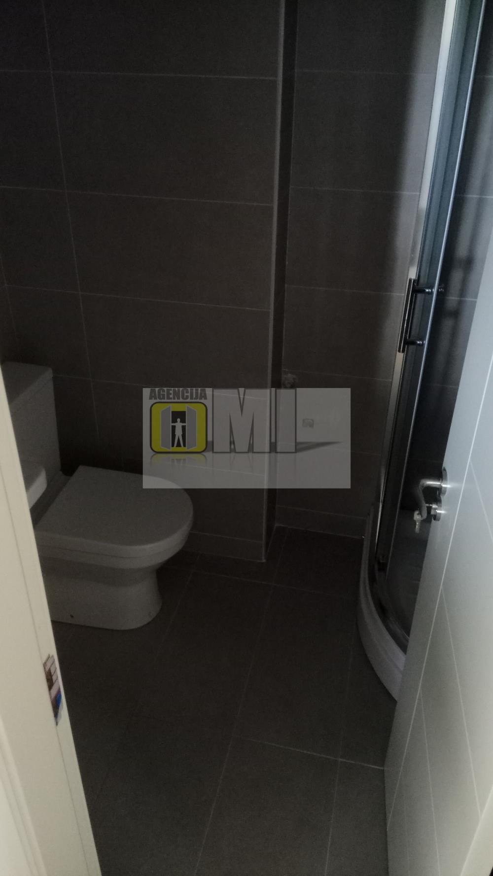 Zemun, Dunav, 2.5, 72m2, 2/4, prazan, useljiv, NOVO