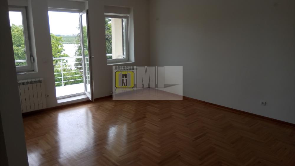 Zemun, Dunav, 2.5, 72m2, 2/4, prazan, useljiv, NOVO